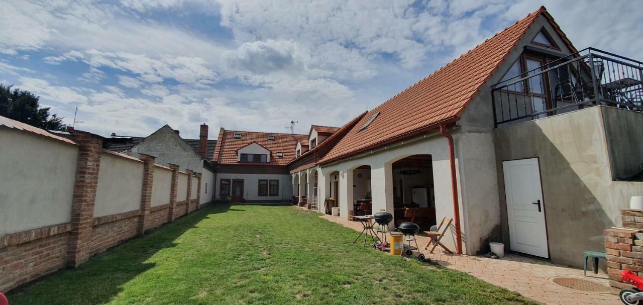 Penzion Dolni Dunajovice Exterior photo