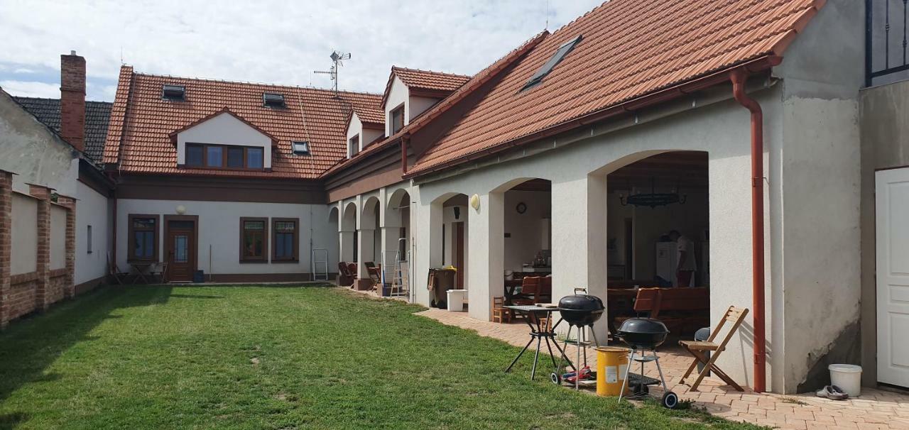 Penzion Dolni Dunajovice Exterior photo